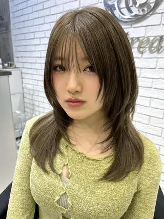 セミロング カラー ダブルカラー／レイヤ ーカット𝓜𝓐𝓞のヘアスタイル