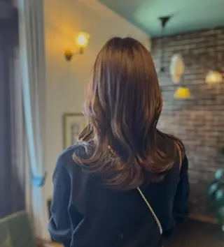 ミディアム アズグロウヘアー福本 明里のヘアスタイル