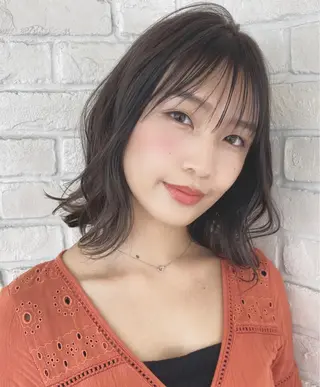 ミディアム あやか 白髪ぼかしハイライトのヘアスタイル