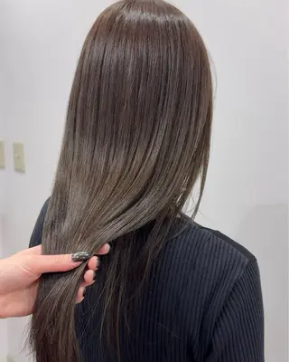 セミロング カラー ニシザカ マナのヘアスタイル