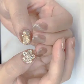 ミディアム ネイル Blowe ニュアンスのネイルデザイン