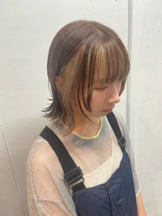 ショート カラー ウルフカット レイヤーカット上柿のヘアスタイル