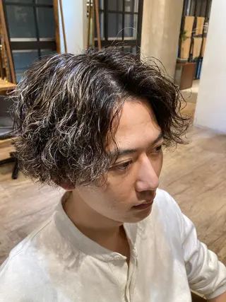 ショート パーマ メンズ 波巻きスパイラルパー マ/シャドウパーマ駿のヘアスタイル