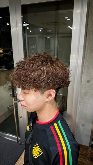 カラー パーマ メンズ fifth原宿 宮部蓮のヘアスタイル
