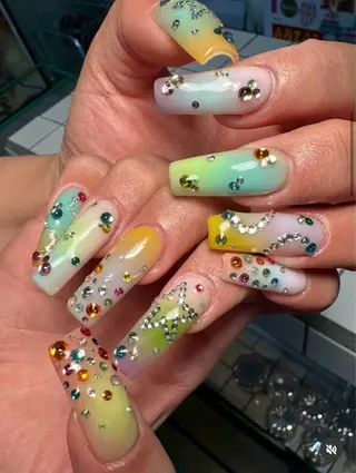 ネイル SHIORI 📍渋谷 / 円山町のネイルデザイン