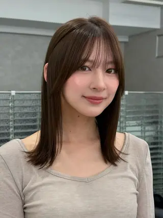 ミディアム 中野 茉莉のヘアスタイル