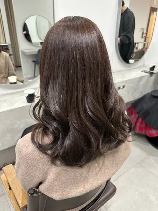 セミロング カラー シガ ミクトのヘアスタイル