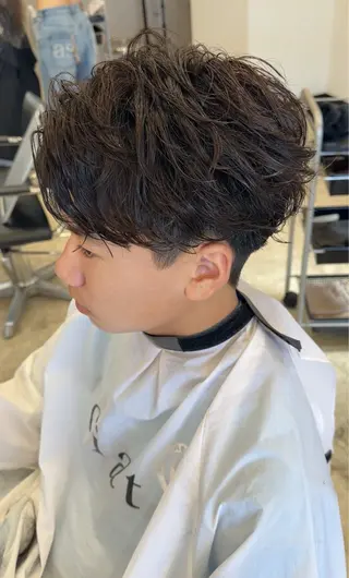 ショート メンズ HIROMUフェザー パーマ特別価格中!のヘアスタイル