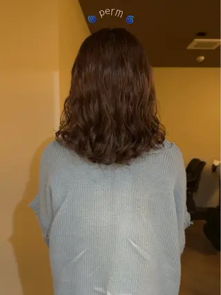 ミディアム パーマ shiro.kobe 森彩華のヘアスタイル