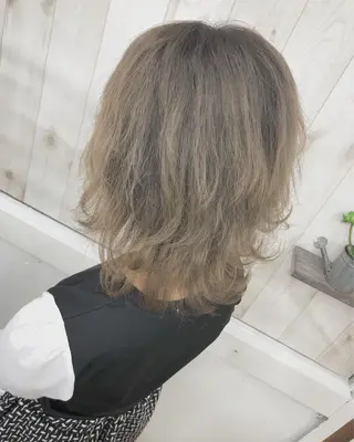 ミディアム Loob.TOKYO MIYA🌈のヘアスタイル