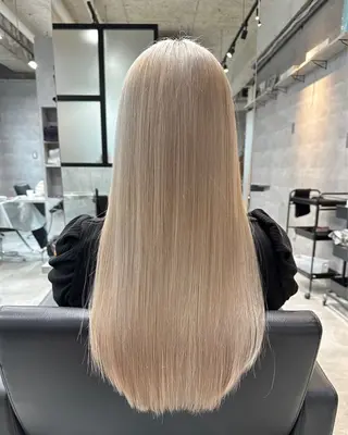 ロング カラー HOHOMI （ほほみ）のヘアスタイル