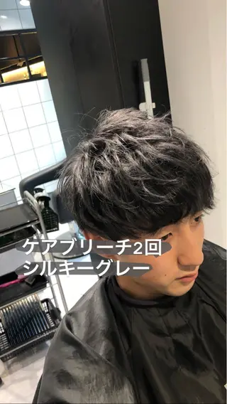 ショート カラー メンズ センターパート/毛 流れ/パーマ特化のヘアスタイル
