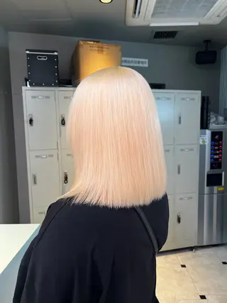 ショート カラー ブリーチカラー 🩵MIZUKIのヘアスタイル