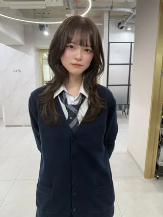 セミロング TAIRA横浜ウルフ 🐺デザインカラーのヘアスタイル