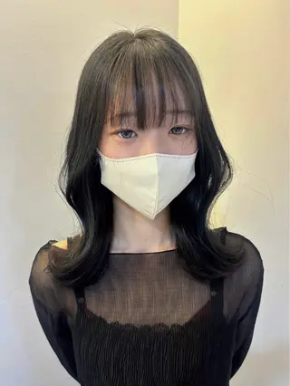 セミロング 𝐿𝑒𝑒 四ツ橋 𝑅𝐴𝑁𝐴のヘアスタイル