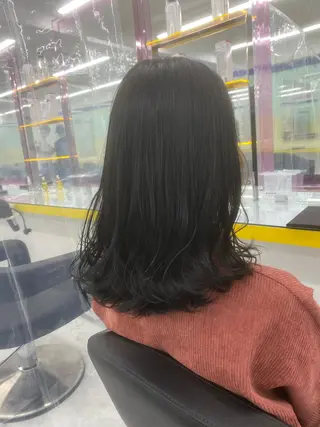 ミディアム カラー パーマ ヘアアレンジ ネイル マツエク・マツパ 韓国風ベージュ🤎 赤みなし🌿横浜🤎のヘアスタイル