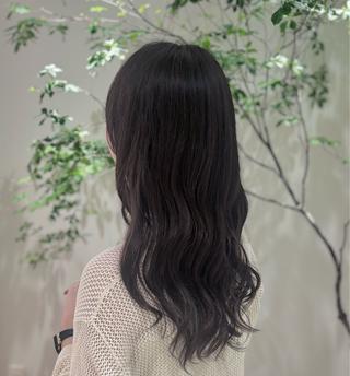 ロング カラー 白土 さくらのヘアスタイル