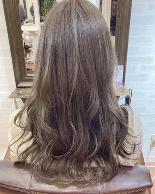 ロング 大澤 唯のヘアスタイル