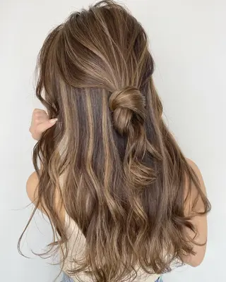 セミロング カラー ブリーチ 透明感HIDEのヘアスタイル