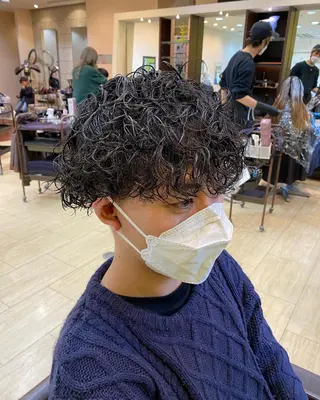 ミディアム パーマ メンズ メンズ特化 岸本 阪急六甲サロンドロイのヘアスタイル