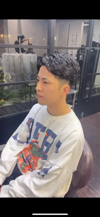 ミディアム 岡本 佳久のヘアスタイル