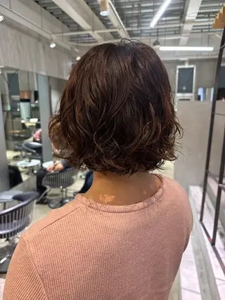 ショート パーマ 西田  美侑/ 前髪・顔周りカットのヘアスタイル