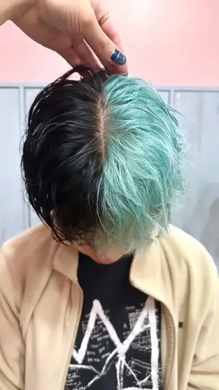 セミロング カラー ブリーチ特化🌈 MANATOのヘアスタイル