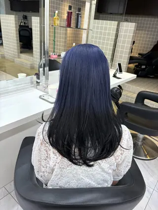 ロング 寒色/ベージュヘア ブリーチありMiOのヘアスタイル