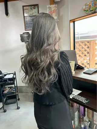 ロング カラー LUCK ユナのヘアスタイル