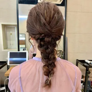 セミロング ヘアアレンジ あやめ【顔まわり/レ イヤー/柔らかカラ】のヘアスタイル