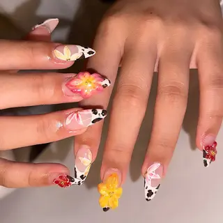 ミディアム 🦋Nail Amo🦋のネイルデザイン
