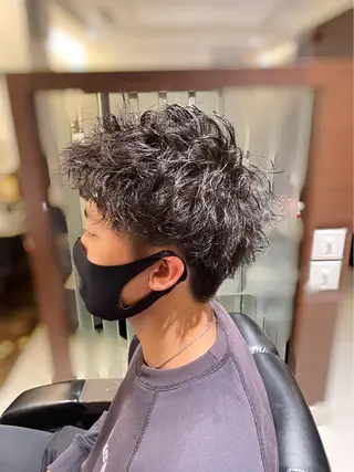 ショート パーマ メンズ 岡崎 隆晟のヘアスタイル