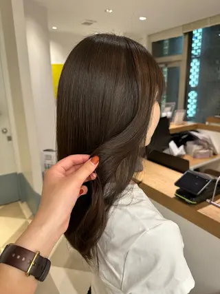セミロング カラー 安丸 結夏のヘアスタイル