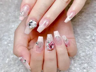 ネイル 🦋 Queenieのネイルデザイン