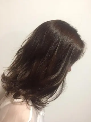 ミディアム カラー 川上 恵里香のヘアスタイル