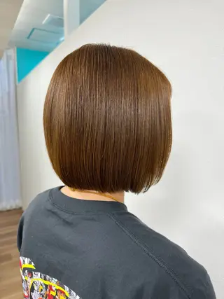 ショート カラー アカサ シシダのヘアスタイル