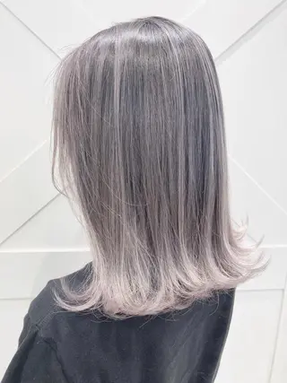 セミロング あやか 白髪ぼかしハイライトのヘアスタイル