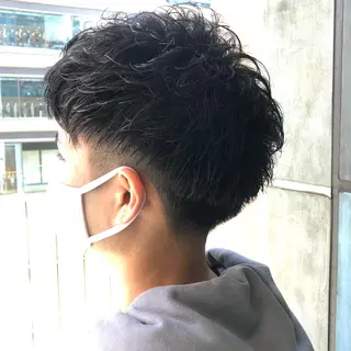 ショート パーマ メンズ 岡崎 隆晟のヘアスタイル