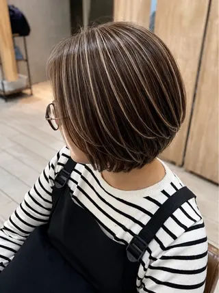 カラー 🎀モモ🎀　上品 白髪ぼかしハイライトのヘアスタイル
