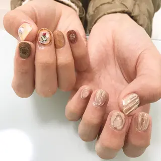ネイル 板垣 綾乃のネイルデザイン