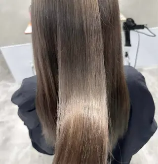 ロング カラー 𝑴𝒐𝒓𝒊 /髪質改善/艶髪🖤のヘアスタイル