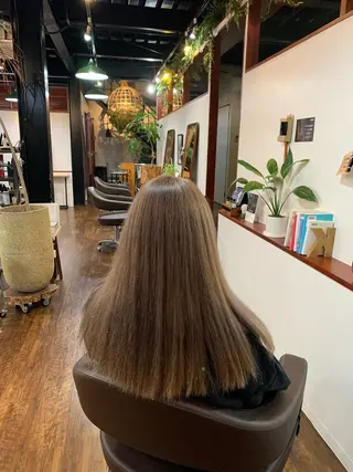 カラー 橋本 愛唯のヘアスタイル