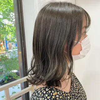 ミディアム カラー TRENCH 相澤 果歩のヘアスタイル