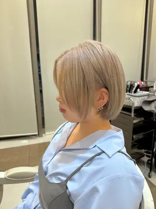 ショート カラー Loire SYURIのヘアスタイル