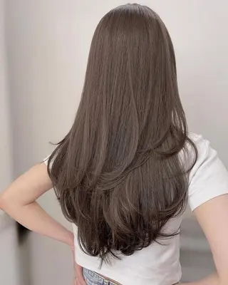 ミディアム 成岡 愛美のヘアスタイル