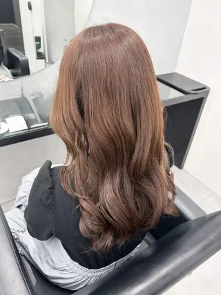 ロング ミルクティーカラー/ レイヤーカットAyaのヘアスタイル
