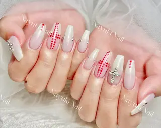 ネイル 🦋 Queenieのネイルデザイン