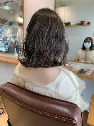 ミディアム カラー ネイル ハイトーンボブ 前田 表参道　グレージュのヘアスタイル