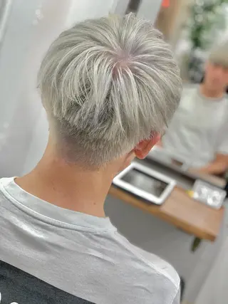 メンズ ブリーチ毛に縮毛矯正 ✨カラー✨山田 正幸のヘアスタイル