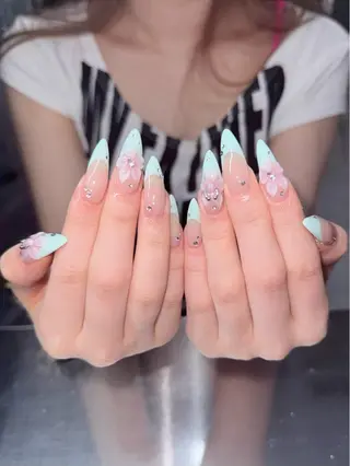 ネイル Sarina ⋆⭒˚ mavieのネイルデザイン